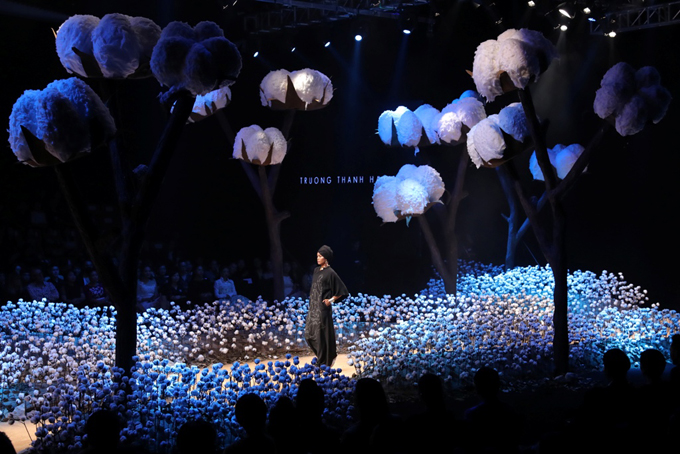 Top 5 sàn catwalk ấn tượng của thời trang Việt 2017